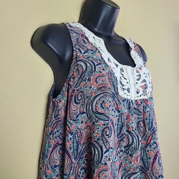 Collective Concepts Sleeveless Paisley Top - Picture 2 of 5